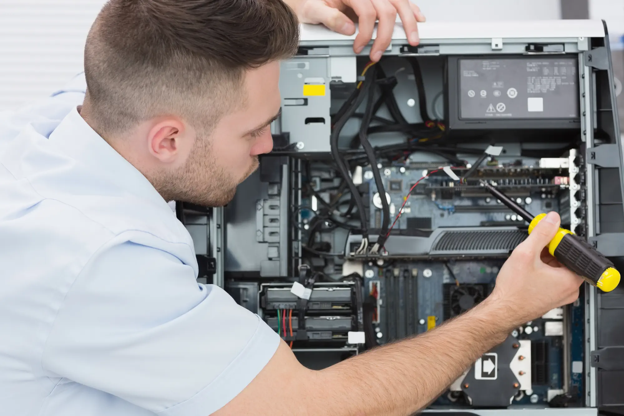 Computer_Engineer_Working_CPU